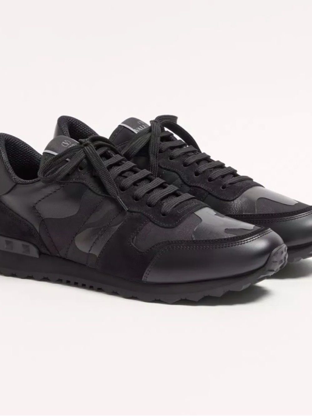 Men’s Valentino Garavani Camouflage Noir Rockrunner Sneaker. Size: EU 42/US  9.
